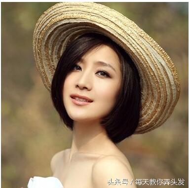 适合头发少的短发中年女性,脸小的好打理的中年女士短发