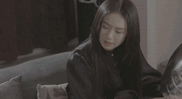 戚薇又演了一个宇宙级吊炸天的冷都女！她这是要一条道走到黑啊