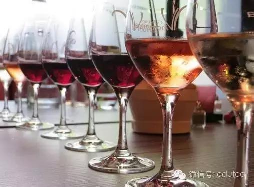 边喝白酒边喝茶解酒还是水解酒,喝茶解酒还是喝蜂蜜解酒