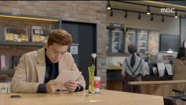 狗狗搞笑图gif,搞笑gif看狗狗的小眼神太委屈了