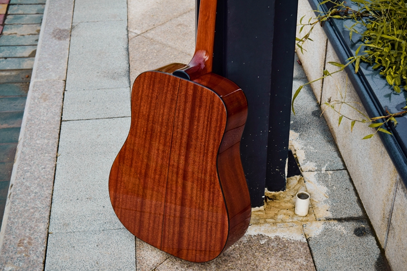 如何选择一把初学入门吉他,通用吉他最好的入门教程