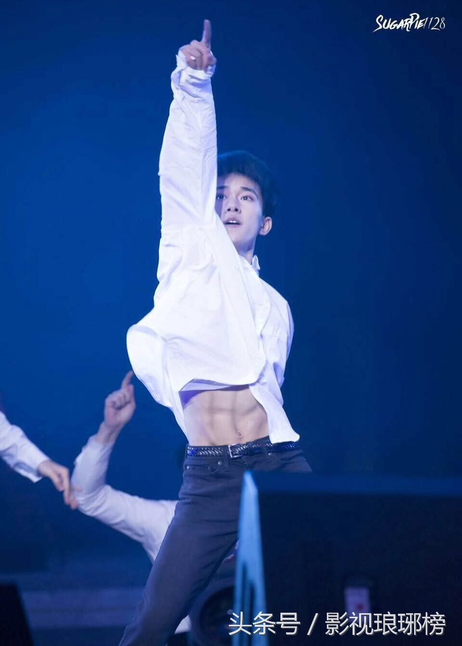 张艺兴鹿晗巅峰颜值,鹿晗张艺兴耍小动作