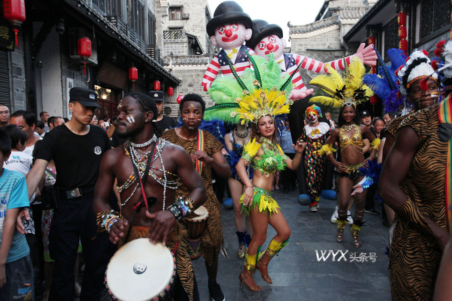 这个夏天巴西豪情桑巴火了连山城小镇都是火辣辣的巴西女郎