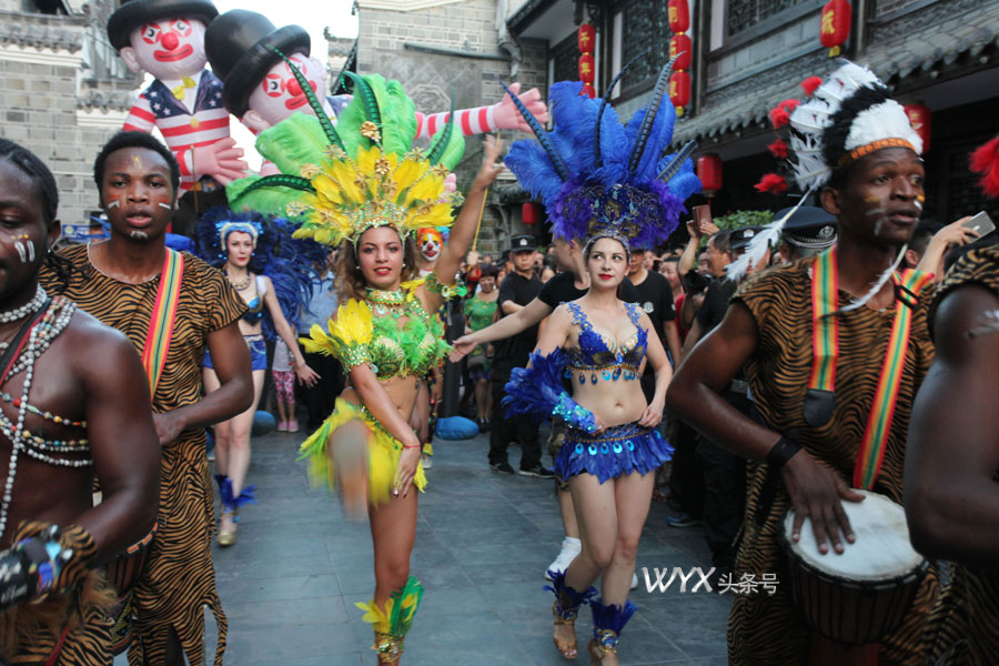 这个夏天巴西豪情桑巴火了连山城小镇都是火辣辣的巴西女郎