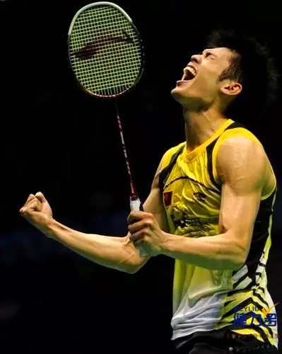 足球和羽毛球哪个容易伤膝盖,羽毛球肩关节损伤图解