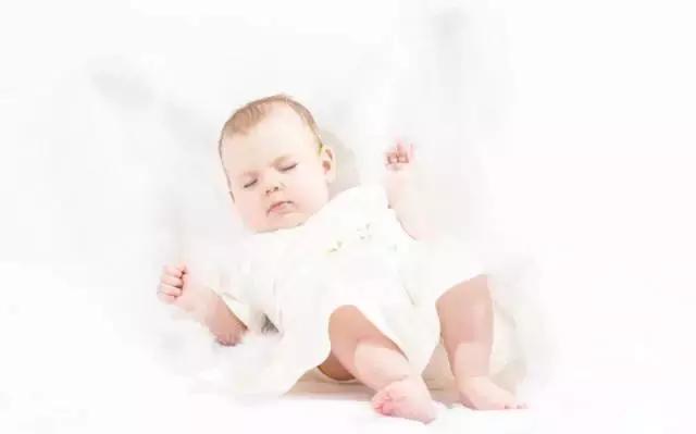 新生儿便便有泡沫怎么回事,新生婴儿便便有泡沫怎么解决