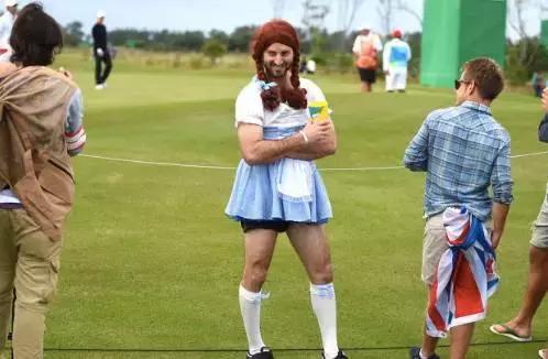 傅园慧奥运领奖,傅园慧无缘奖牌