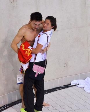 中国军团秀恩爱：被秦凯带坏，现激吻，95后撒狗粮