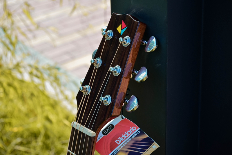 如何选择一把初学入门吉他,通用吉他最好的入门教程