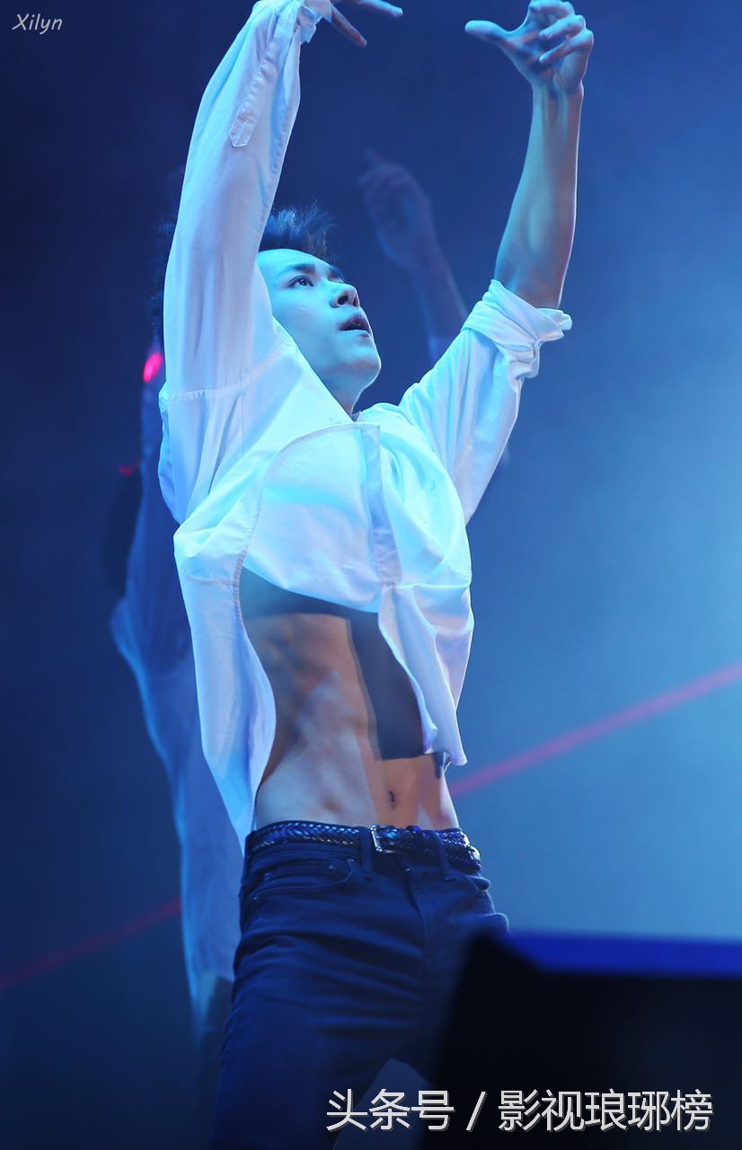 张艺兴鹿晗巅峰颜值,鹿晗张艺兴耍小动作