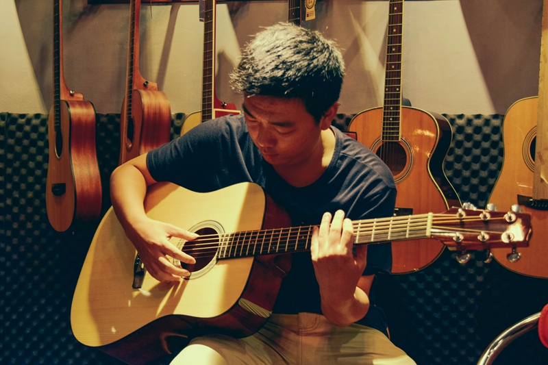 如何选择一把初学入门吉他,通用吉他最好的入门教程