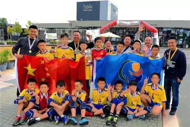 又一个世界冠军诞生！这回不在巴西，在丹麦，还是一群鄞州小学生