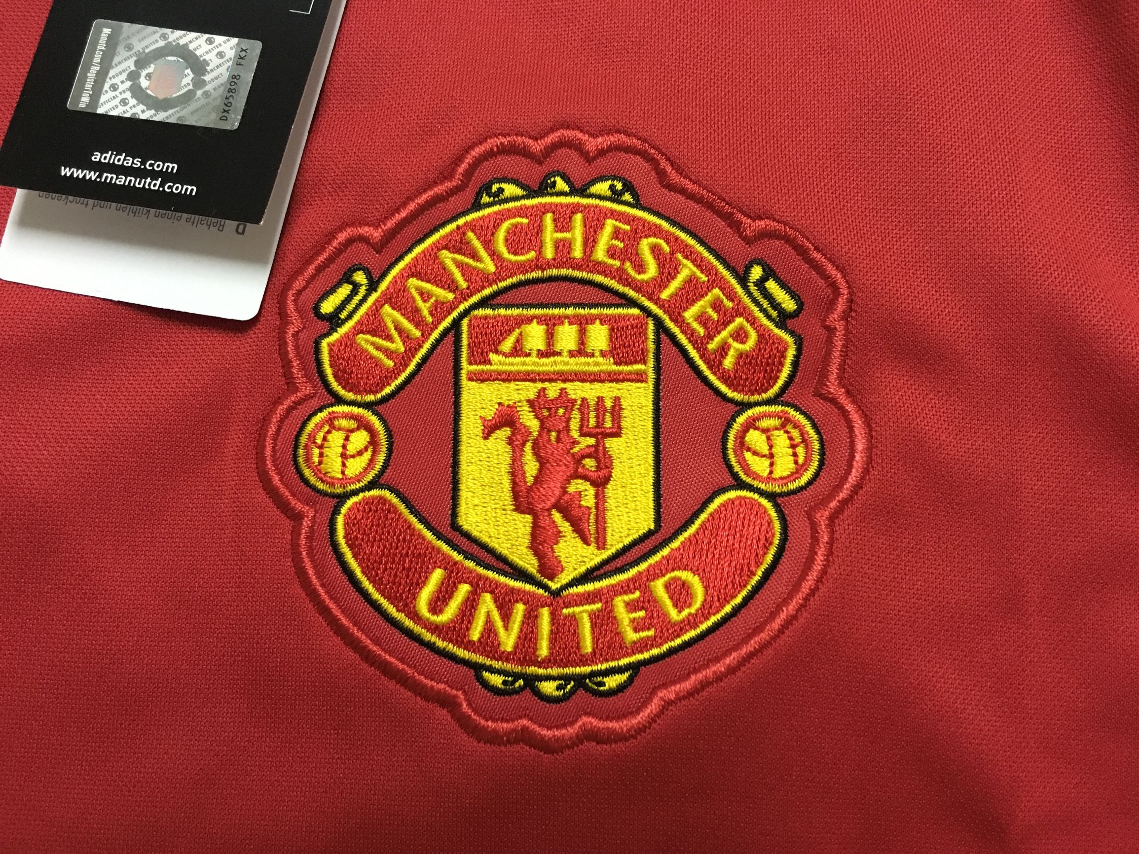 曼联16-17赛季,曼联2021球衣球员版和球迷版区别