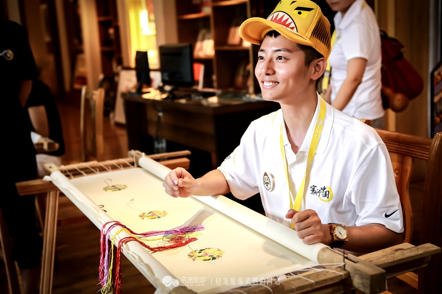 寰行中国，我在荆州古城学楚绣