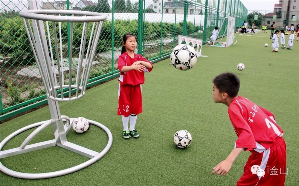 造吗金山竟然藏着一个足球公园，准备好你的洪荒之力来探秘吧