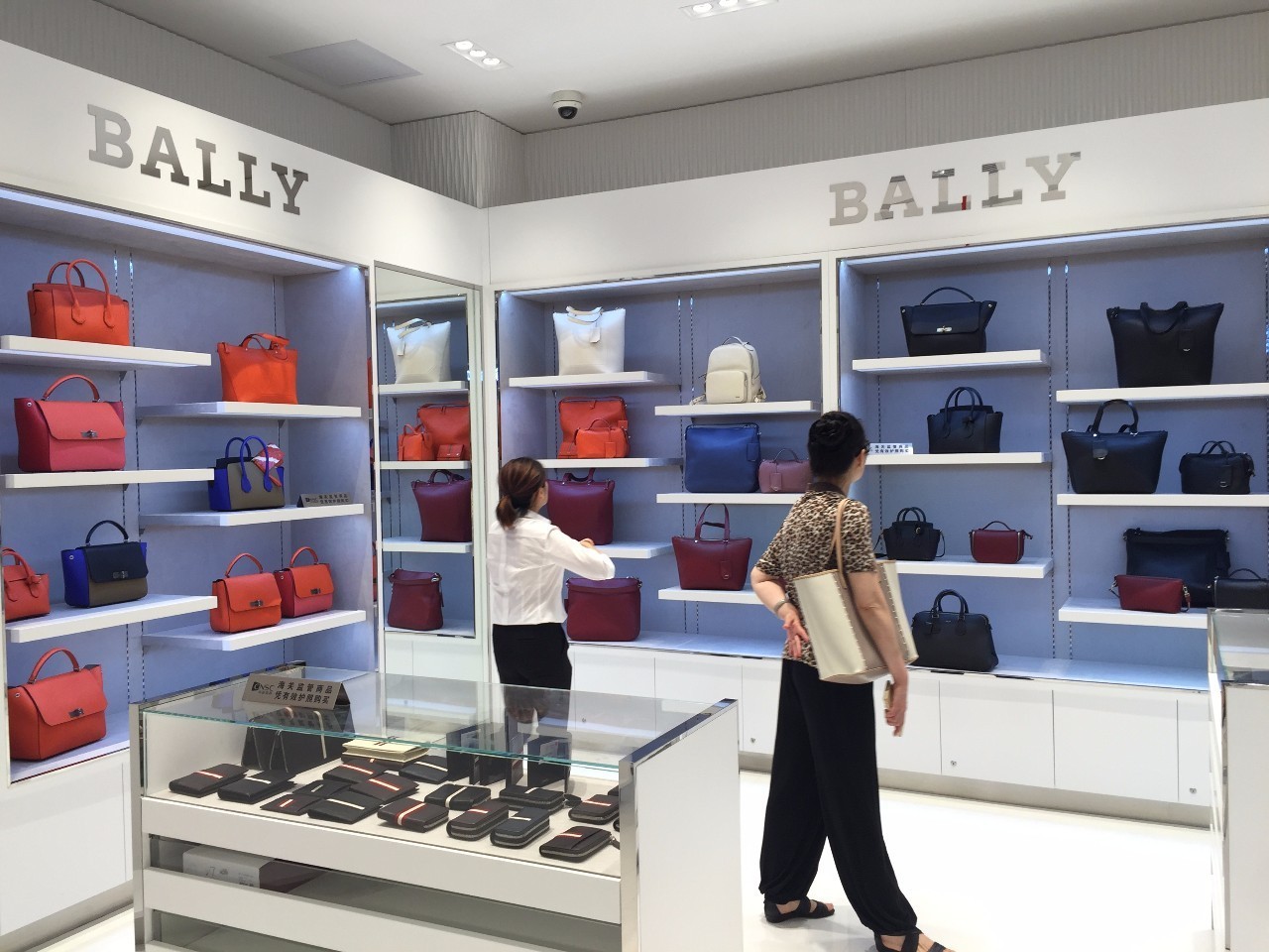 上海市内免税店,上海最大的免税店买手机