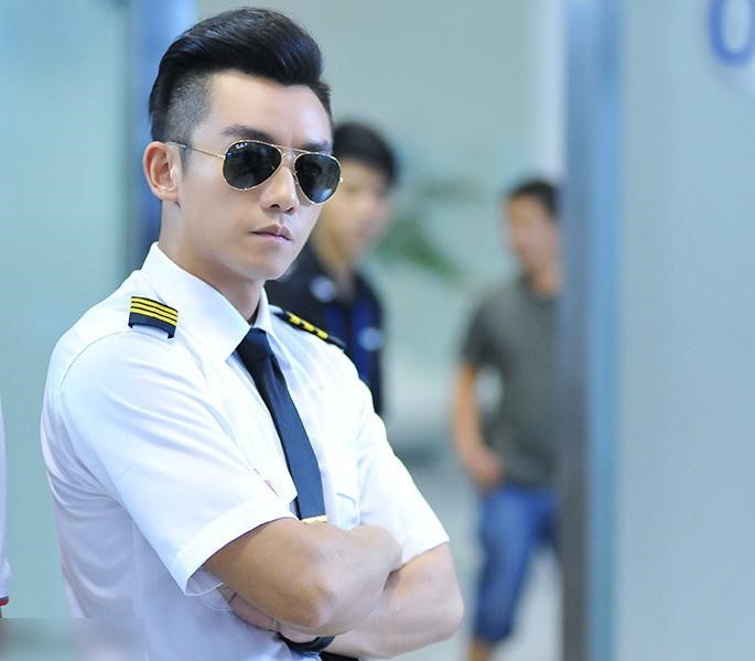 李晨、晓明哥来告诉你，遇到这些开车窘况明星们的护眼招数