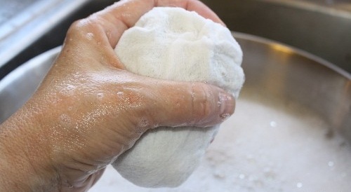 洋葱灭蟑螂最好的办法,洋葱消灭蟑螂最有效的方法