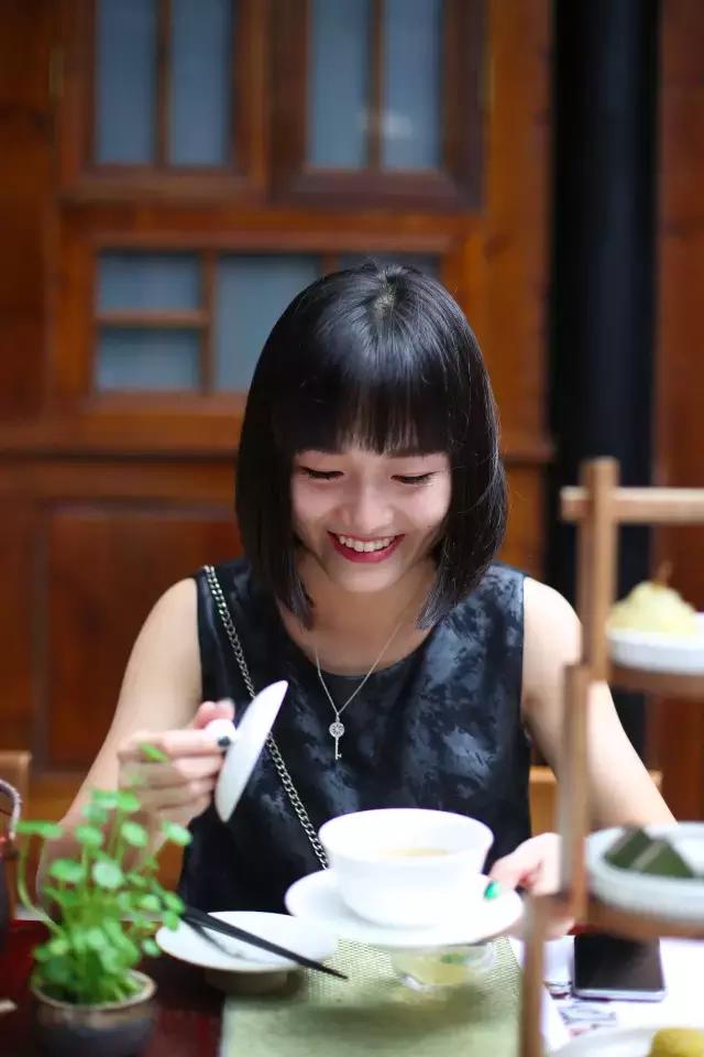 寻“谧”夏花深处|碧潭飘雪，茉莉花开庭院深