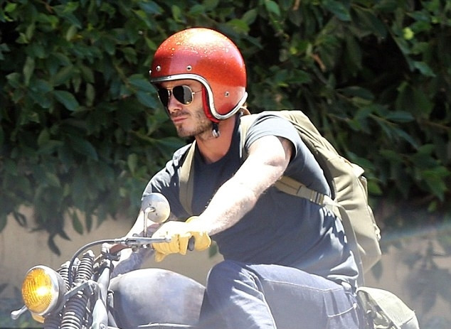 李晨、晓明哥来告诉你，遇到这些开车窘况明星们的护眼招数