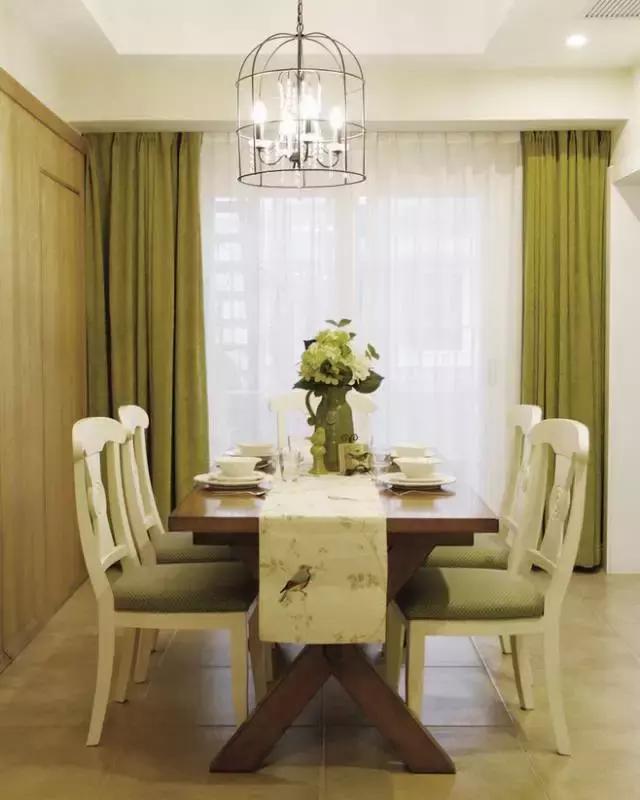 妻子非要这实木餐桌，要不然生活少了韵味！