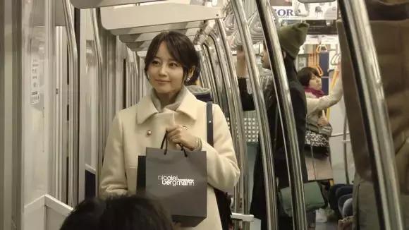 东京地铁广告里的时尚穿搭