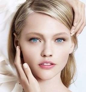 老了皱纹一年比一年多了,老了真的老了脸上布满皱纹