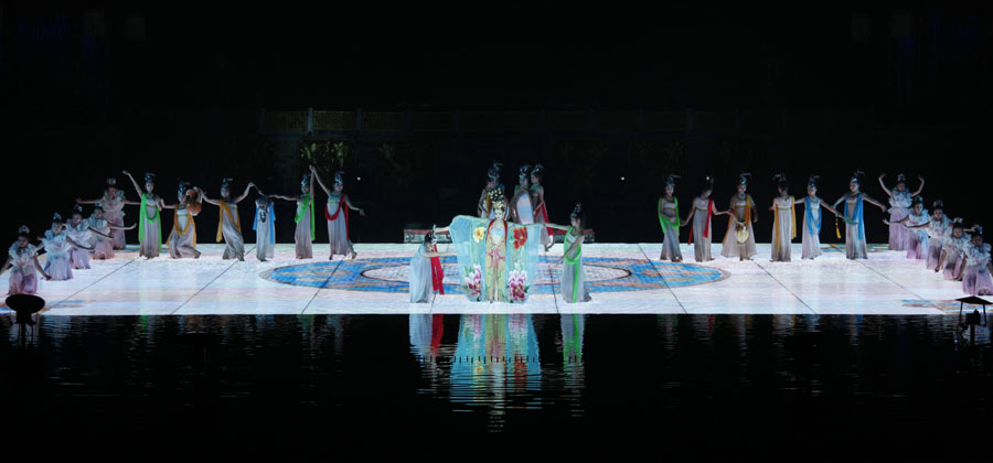 杨家有女初长成，三千宠爱在一身—《长恨歌》，内地版“水舞间”