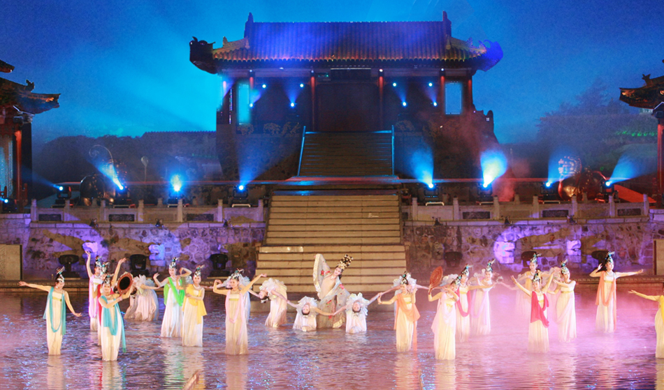 杨家有女初长成，三千宠爱在一身—《长恨歌》，内地版“水舞间”