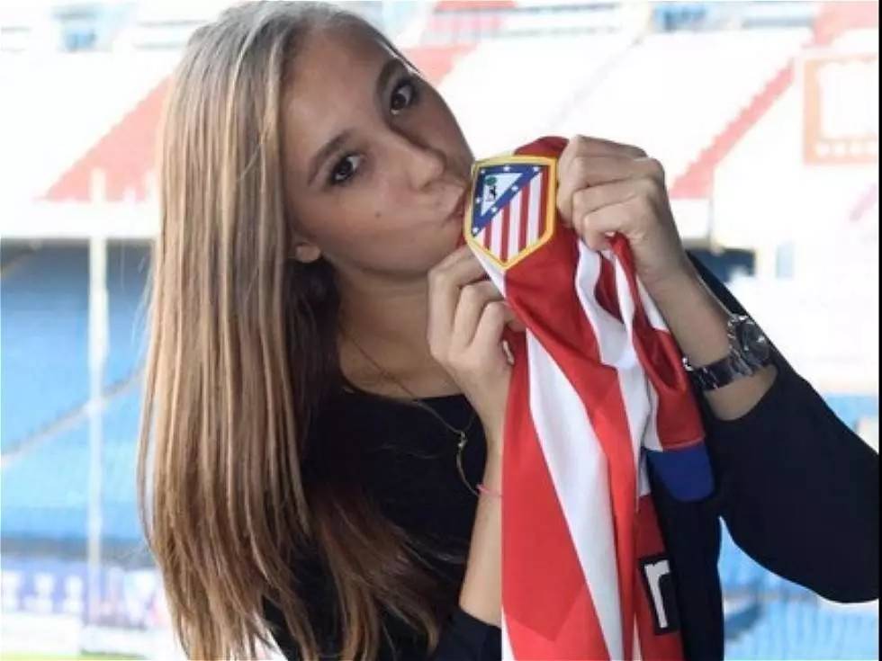 听说~~~~足球场和女神很配哦