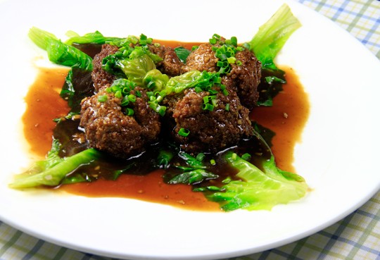 中国大厨狮子头的正宗做法,上海家常菜红烧狮子头做法