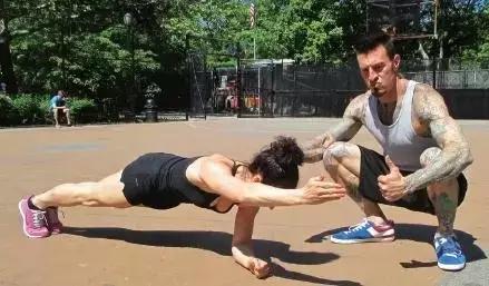 徒手健身七天出腹肌,无器械健身计划一周表图腹肌