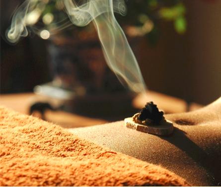 无烟艾灸床和烟床哪个好,无烟艾灸的作用及注意事项