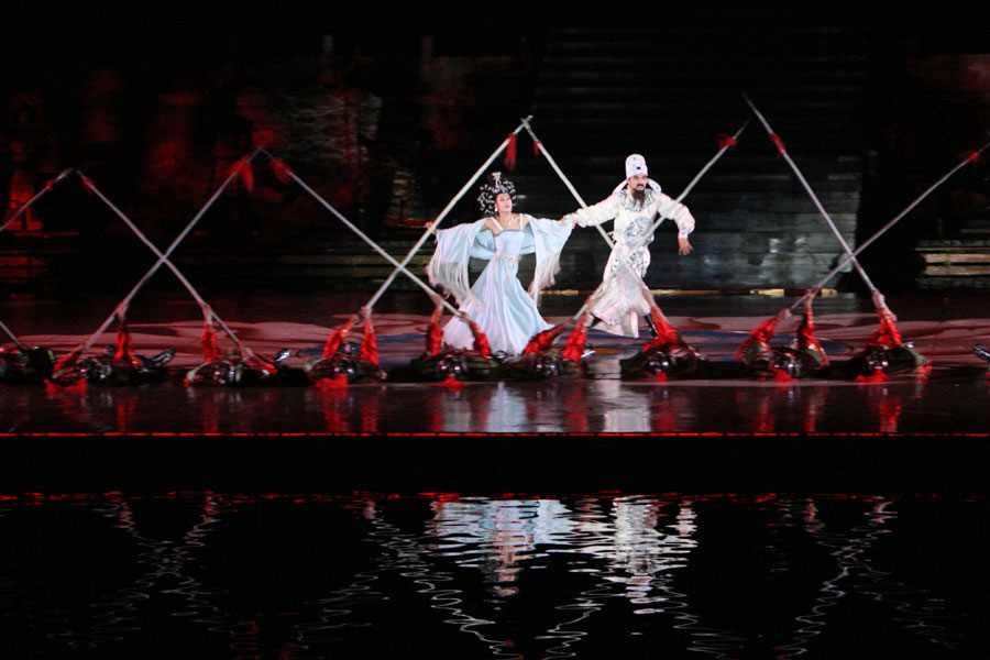 杨家有女初长成，三千宠爱在一身—《长恨歌》，内地版“水舞间”