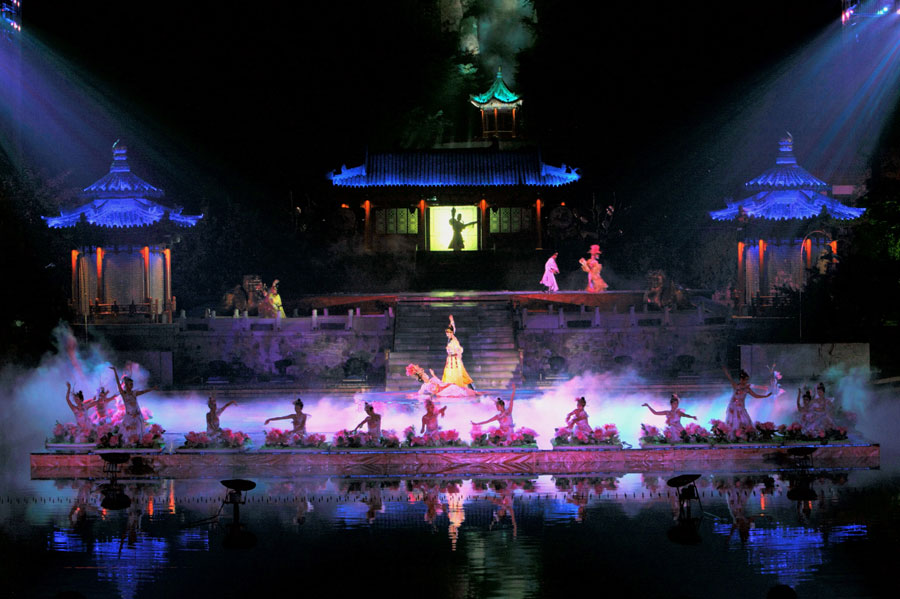 杨家有女初长成，三千宠爱在一身—《长恨歌》，内地版“水舞间”