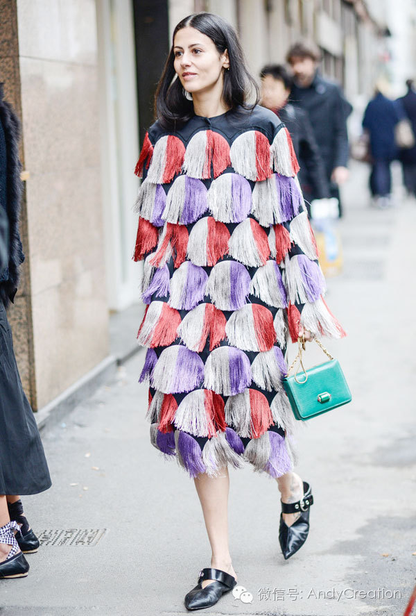 你们平时穿去洗澡的拖鞋，现在可潮了呢～