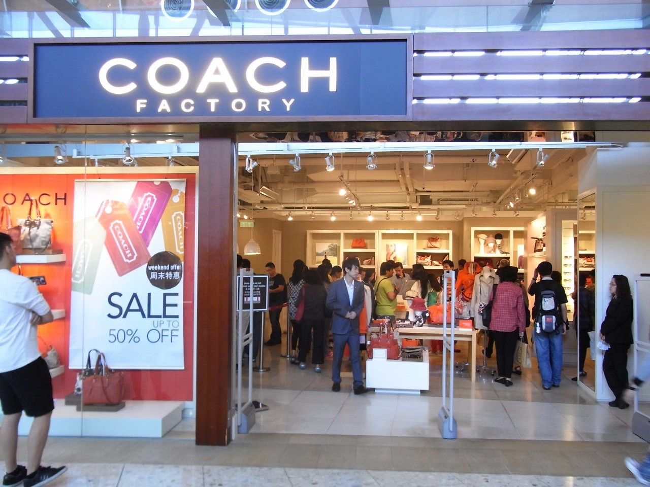 coach一款圆柱形的包,大logo的coach包