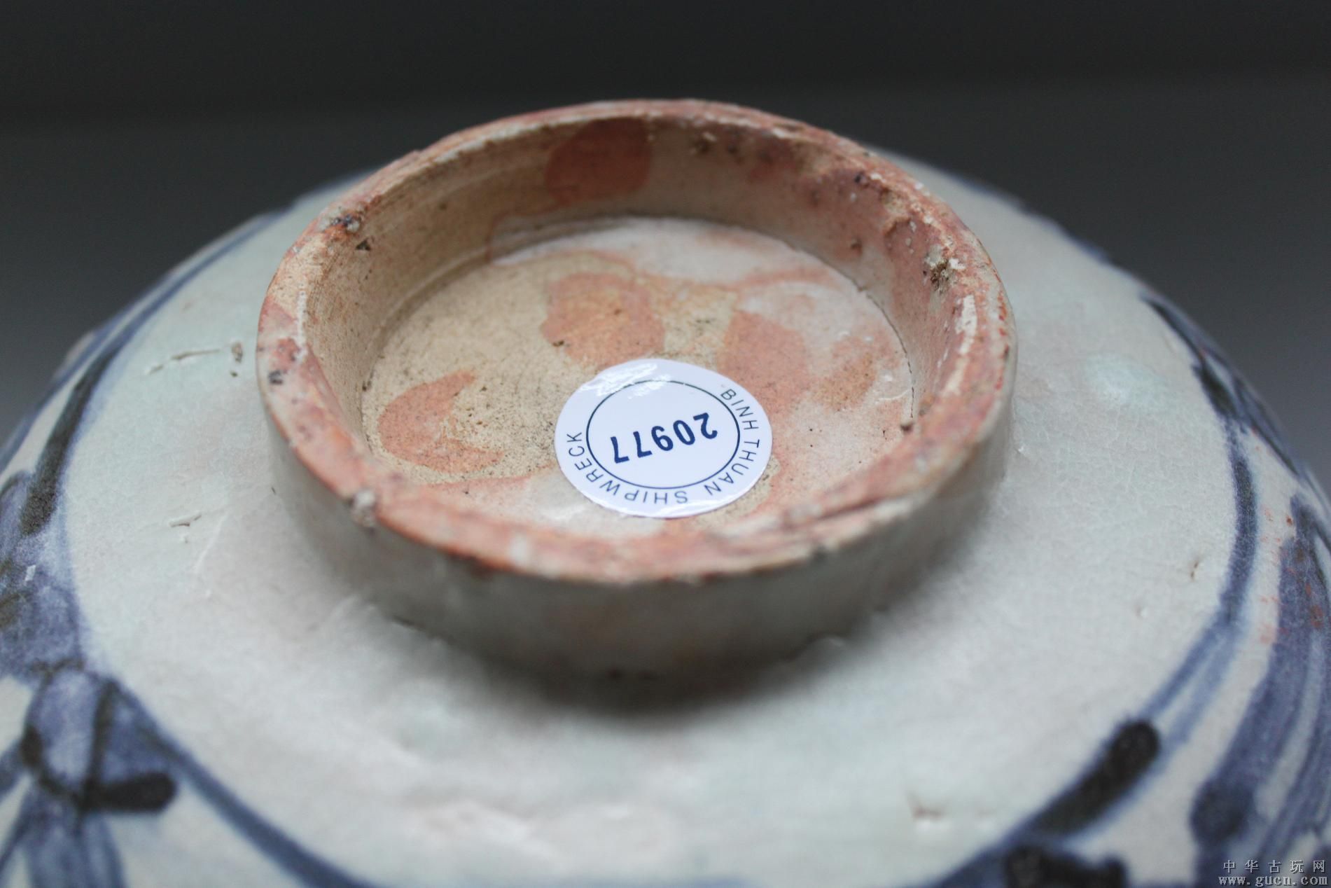 草酸能除去玻璃上的贴纸胶吗,怎么去除地上的贴纸胶