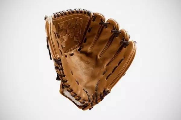 coach一款圆柱形的包,大logo的coach包