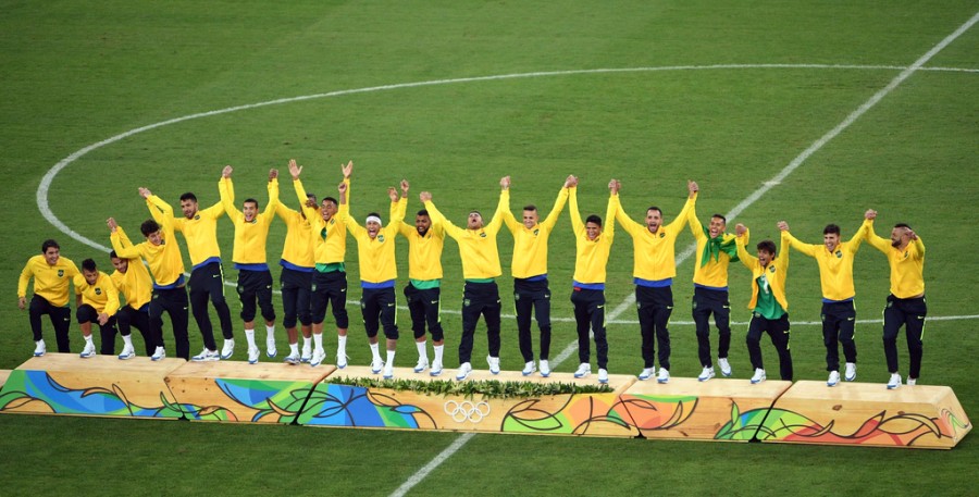 说起巴萨你最先想到谁,内马尔说诺坎普奇迹