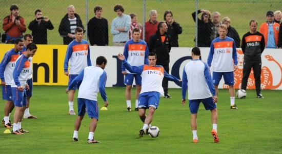 踢完球膝盖软策划疼怎么办,踢了球膝盖疼怎么回事