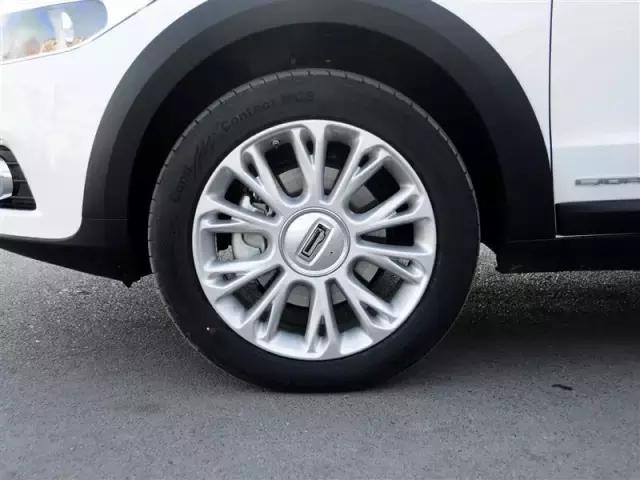 这时尚自主品牌紧凑SUV定位于都市SUV，做工和性能远超合资