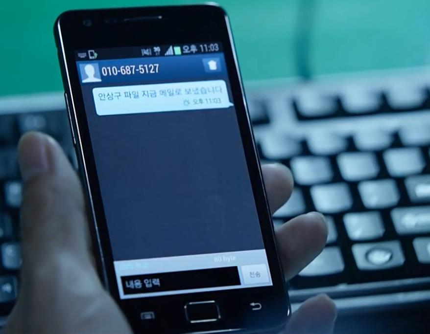 三星、LG贯串剧情，聊聊韩国影片《局内人》中出现的电子产品