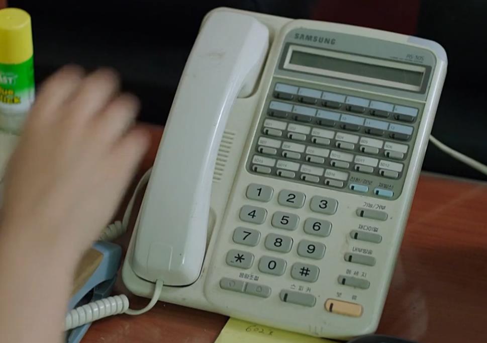 三星、LG贯串剧情，聊聊韩国影片《局内人》中出现的电子产品