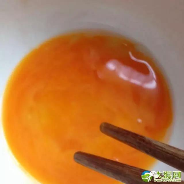 濮阳一商超现假鸡蛋，煮熟之后蛋黄似胶质，看你遇到过吗？