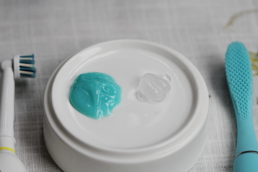 频繁“打飞的”，必备技能为面子形象工程背书