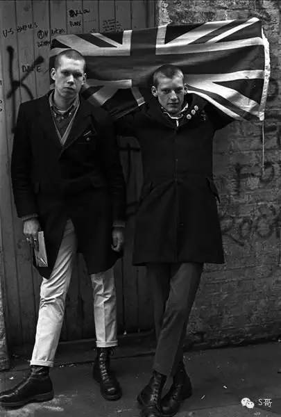 羽绒服外套大衣男士搭配,最流行的男士保暖半大衣