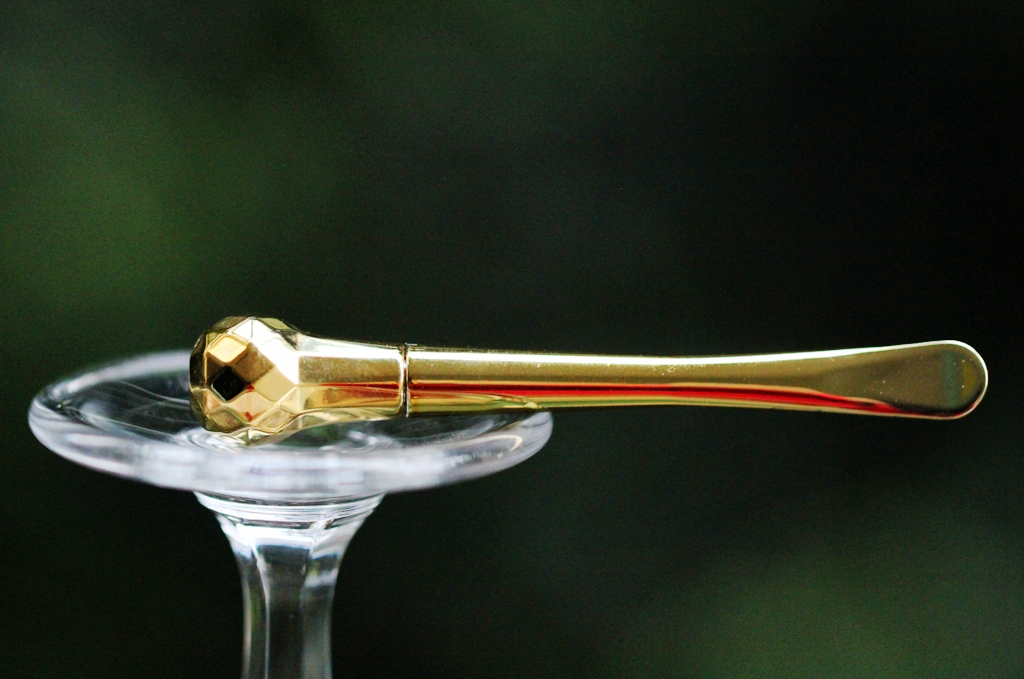 频繁“打飞的”，必备技能为面子形象工程背书