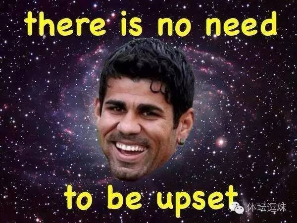 足球鱼跃冲顶可双手扶地吗,足球赛场踢中横梁