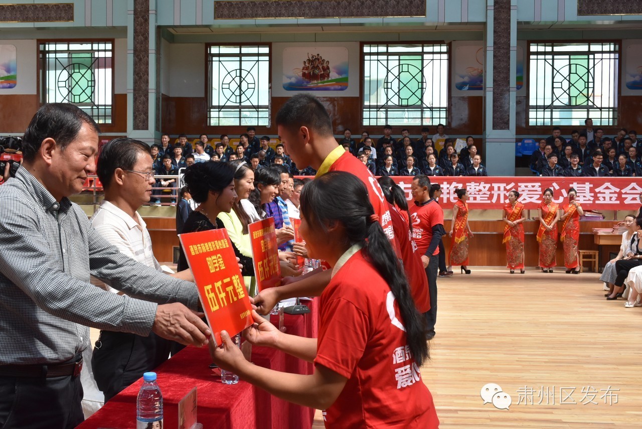 爱心人士出手温暖寒门学子求学路,爱心助力寒门学子活动